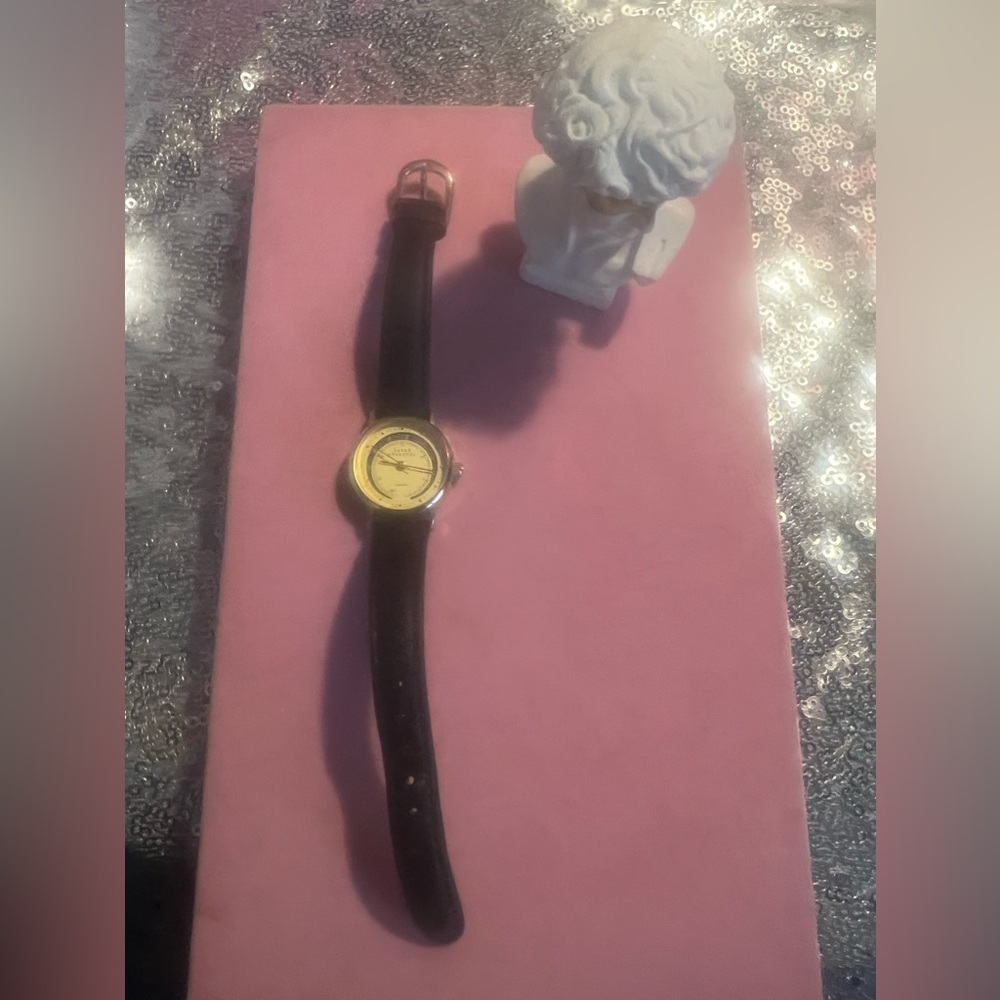 Vtg. Sarah Coventry Women's Round Face Watch Leather Band- w/ new battery- works